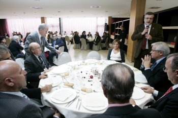 Comida organizada por el PSC de Gav&agrave; en el Hotel AC Gav&agrave; Mar con el Ministro de Industria, Joan Clos (Fotograf&iacute;a: web PSC de Gav&agrave;)